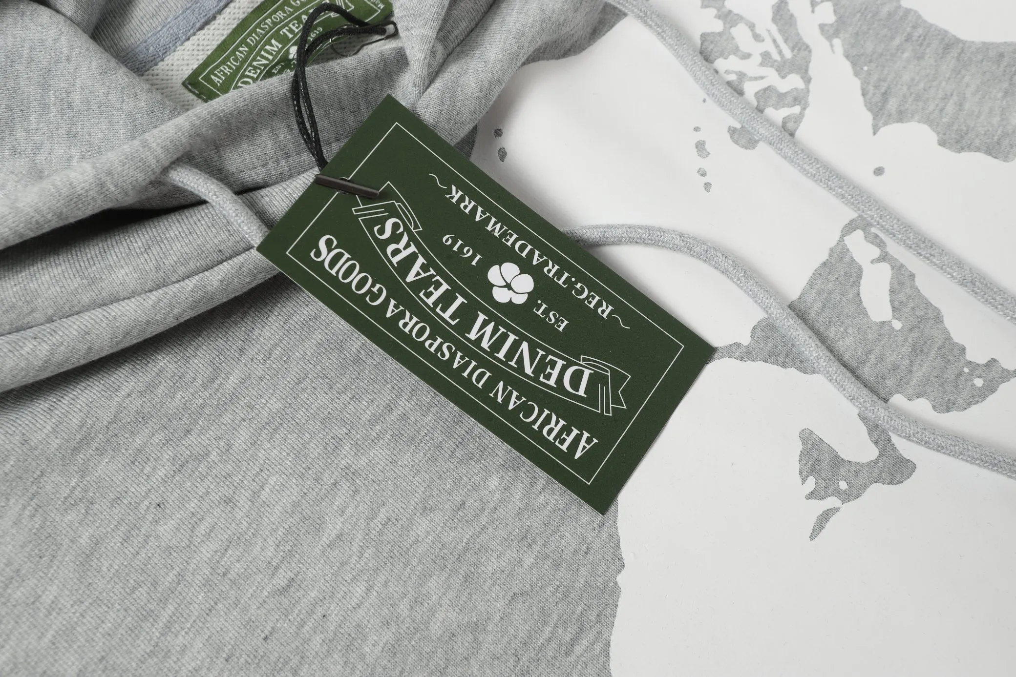6002# DENIM TEARS Kapok European and American trendy brand high-quality printed hooded sweatshirt set. Terry fabric weighs 380 grams. Threads are customized and dyed in the same color. Color Black Gray Purple Size S-XL